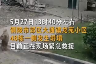 逐渐约基奇化！萨博尼斯半场5投全中 拿下13分7板10助准三双